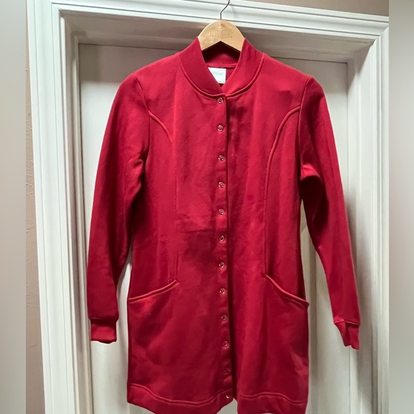 Soft and warm, fleece top with snap closures. - Picture 1 of 3